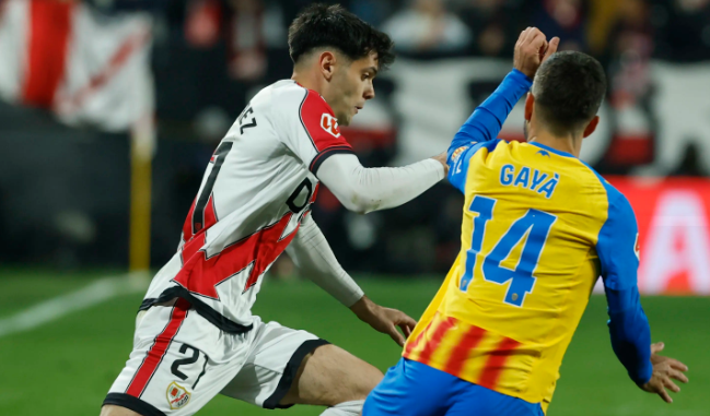 西甲保级生死战：巴列卡诺1-0力克西班牙人，主场抢下救命三分，保级区彻底乱战